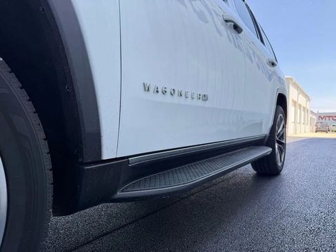 Used 2022 Jeep Wagoneer Series II w/ Premium Group I AWD/4WD image 4