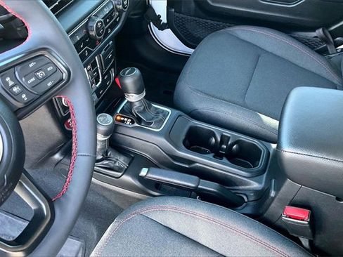 Used 2024 Jeep Gladiator Rubicon w/ Convenience Group image 14