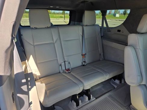 Used 2021 Cadillac Escalade ESV Premium Luxury Platinum image 27