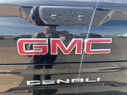 Used 2022 GMC Sierra 1500 Denali w/ Driver Alert Package II image 11