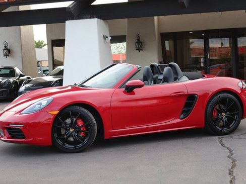 Used 2017 Porsche 718 Boxster S RWD image 5