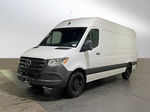Used 2024 Mercedes-Benz Sprinter 2500 image 7