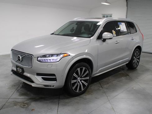 Used 2023 Volvo XC90 B5 Plus image 4