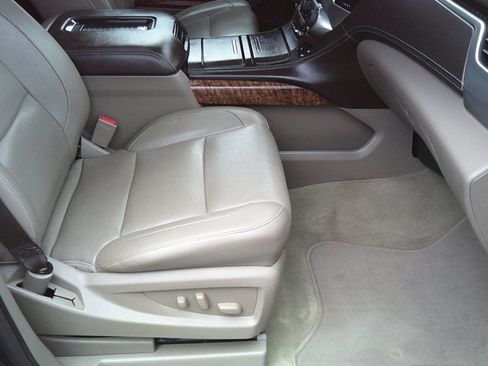 Used 2017 Chevrolet Suburban Premier AWD/4WD image 19