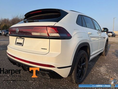 Used 2025 Volkswagen Atlas Cross Sport SEL R-Line image 5