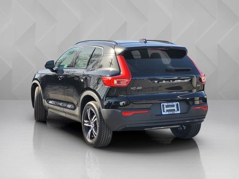 New 2026 Volvo XC40 B4 Core w/ Climate Package image 4