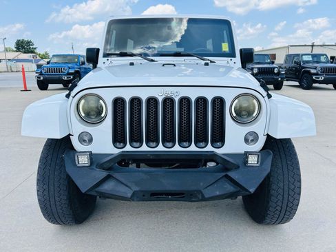 Used 2016 Jeep Wrangler Unlimited Sahara w/ Connectivity Group AWD/4WD image 27