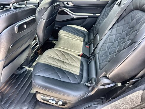 Used 2024 BMW X7 xDrive40i w/ Premium Package AWD/4WD image 16