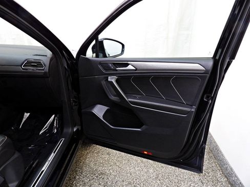 Used 2022 Volkswagen Tiguan SE R-Line image 14