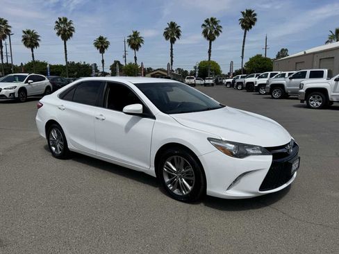 Used 2016 Toyota Camry SE image 12