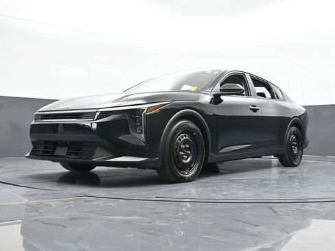 Used 2025 Kia K4 LX image 56