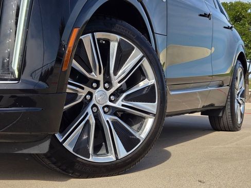 Certified 2025 Cadillac Lyriq Luxury image 8