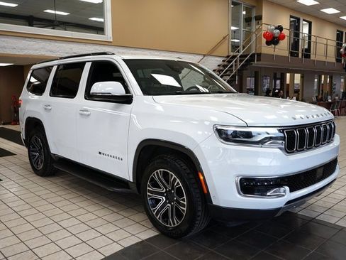 Used 2022 Jeep Wagoneer Series III w/ Flexible Seating Group image 21