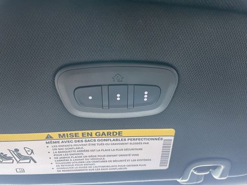 Used 2025 Chrysler Pacifica Limited image 51