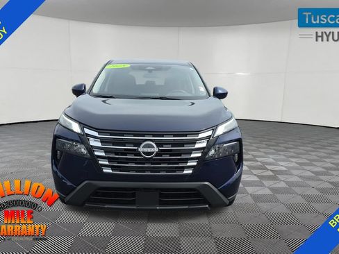 Used 2025 Nissan Rogue SV AWD/4WD image 2