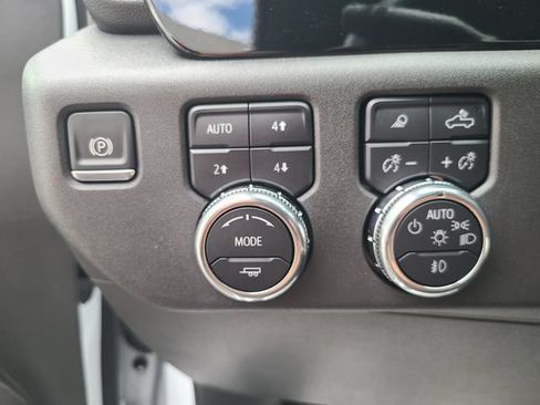 Used 2024 GMC Sierra 1500 Elevation w/ Elevation Premium Package AWD/4WD image 13