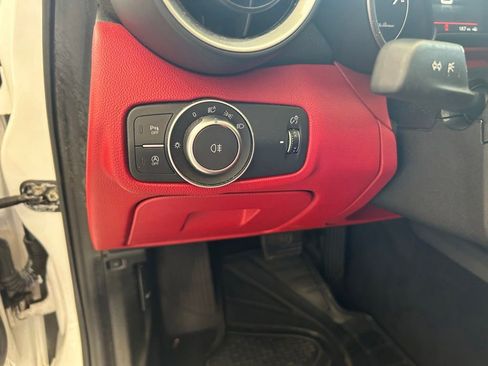 Used 2018 Alfa Romeo Giulia RWD image 40