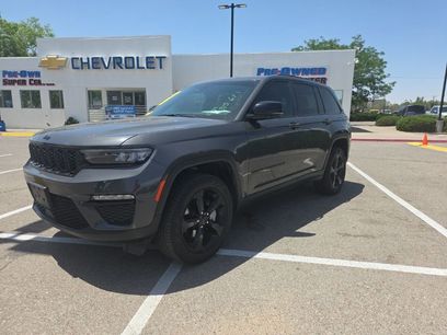 Used 2025 Jeep Grand Cherokee Limited w/ Black Appearance Package