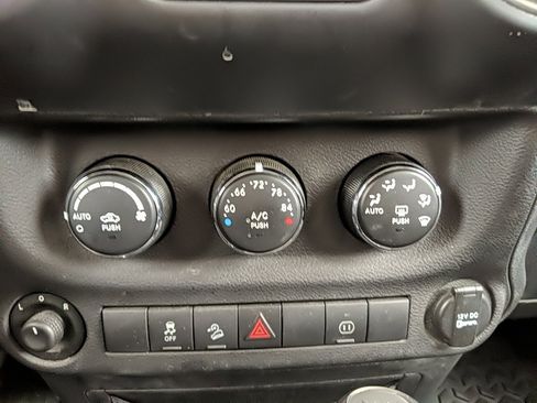 Used 2012 Jeep Wrangler Unlimited Sahara image 13