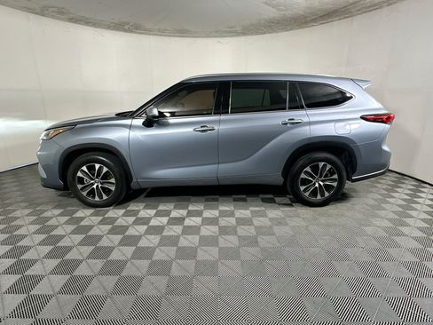 Used 2020 Toyota Highlander XLE FWD image 6