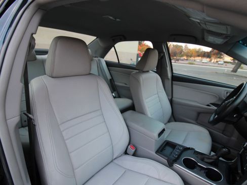 Used 2016 Toyota Camry XLE image 17