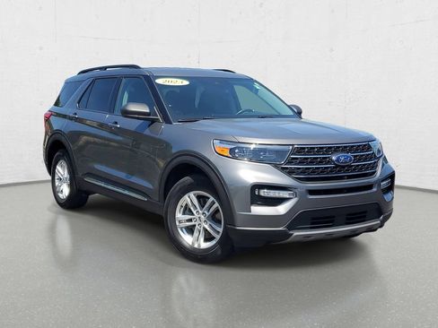 Used 2023 Ford Explorer XLT w/ Equipment Group 202A AWD/4WD image 2