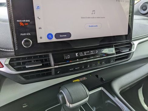 Used 2025 Toyota Sienna XSE w/ XSE Plus Package FWD image 27