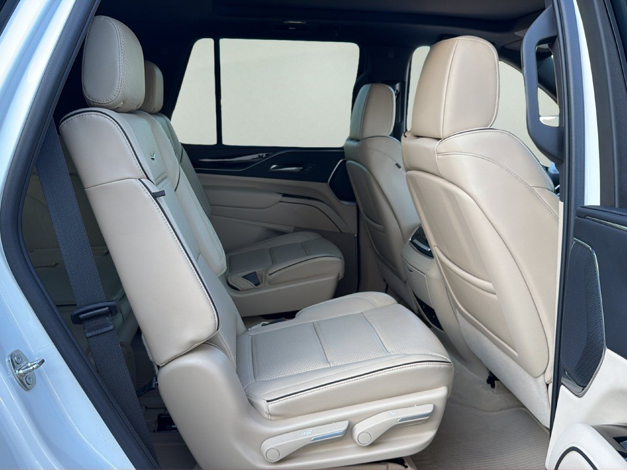 Certified 2023 Cadillac Escalade Premium Luxury RWD image 19