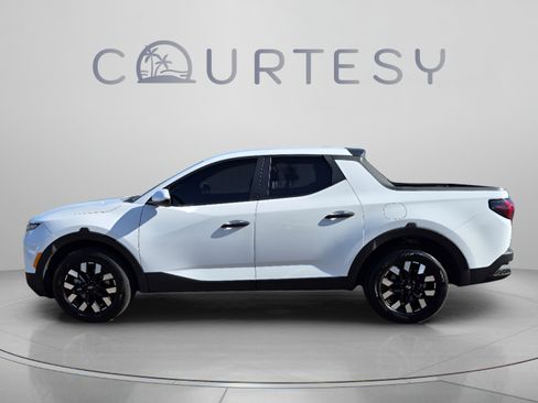 Used 2025 Hyundai Santa Cruz SE FWD image 2