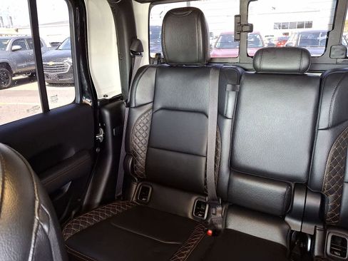 Used 2023 Jeep Gladiator Overland AWD/4WD image 13