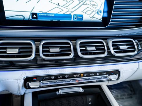 Used 2024 Mercedes-Benz Maybach GLS 600 4MATIC image 53