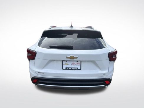 Used 2025 Chevrolet Trax LT w/ Driver Confidence Package FWD image 4
