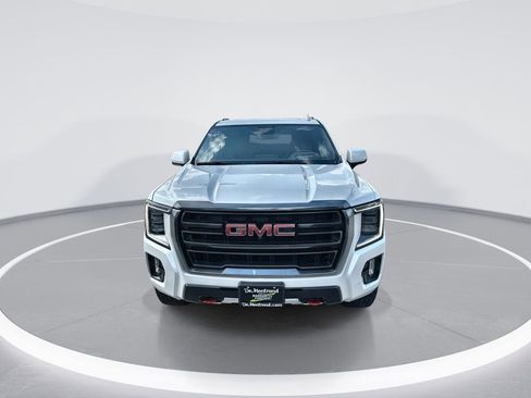 Used 2024 GMC Yukon AT4 w/ Technology Package AWD/4WD image 3