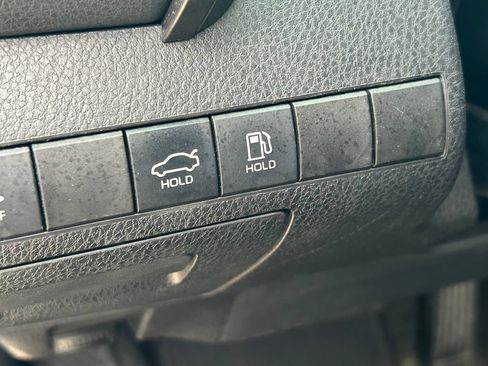 Used 2019 Toyota Camry SE FWD image 23