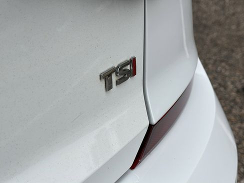 Used 2018 Volkswagen Passat 2.0T SEL Premium FWD image 10