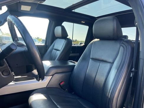 Used 2022 Ford F250 Lariat w/ Black Appearance Pkg AWD/4WD image 28