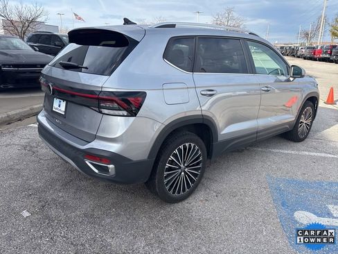 Used 2025 Volkswagen Taos SE image 30