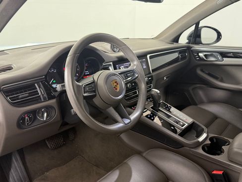 Used 2022 Porsche Macan AWD/4WD image 4
