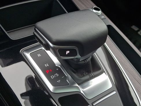 Used 2023 Audi Q5 2.0T Premium w/ Convenience Package image 14