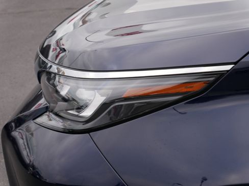 Used 2025 Toyota Sienna LE image 16