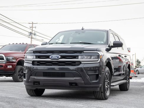 Used 2023 Ford Expedition Max XLT image 6
