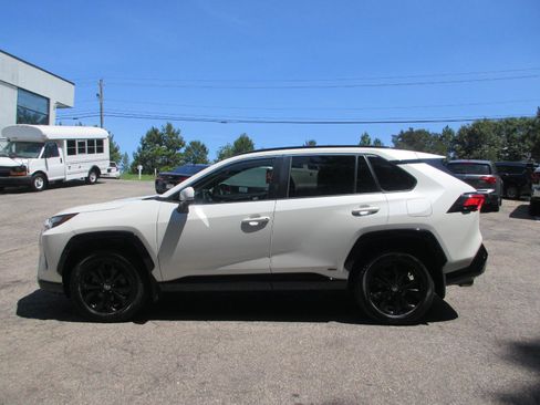 Used 2022 Toyota RAV4 SE w/ SE Grade Weather Package AWD/4WD image 8