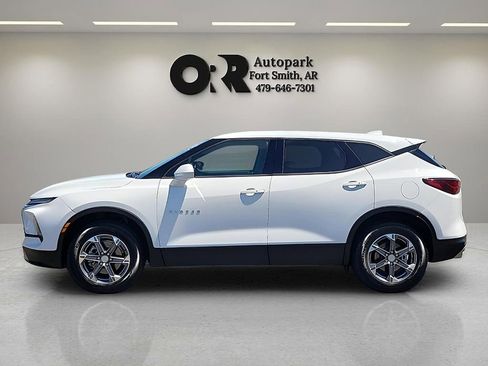 Used 2025 Chevrolet Blazer LT FWD image 3