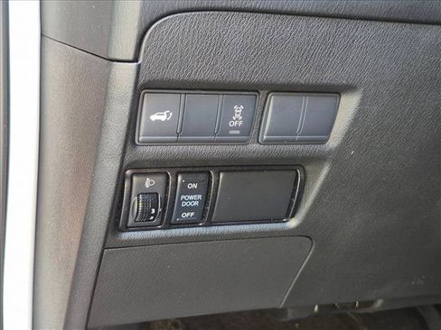 Used 2017 Nissan Armada SV w/ Driver Package RWD image 12