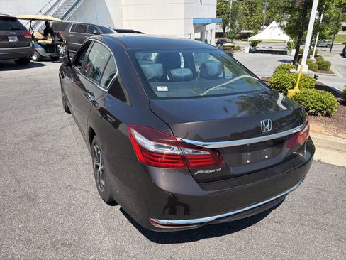 Used 2017 Honda Accord LX image 9