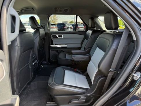 Used 2023 Ford Explorer XLT w/ Equipment Group 202A AWD/4WD image 15