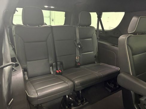 Used 2023 Chevrolet Suburban Premier AWD/4WD image 18