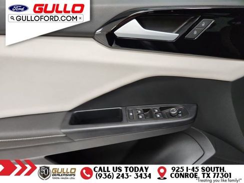 Used 2025 Volkswagen Taos S w/ Taos MDO Package image 19