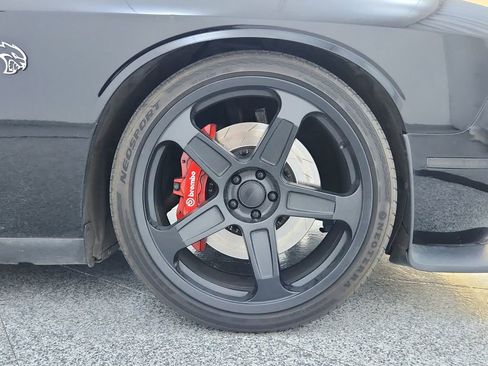 Used 2016 Dodge Challenger SRT Hellcat image 37