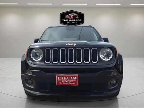 Used 2018 Jeep Renegade Latitude FWD image 2